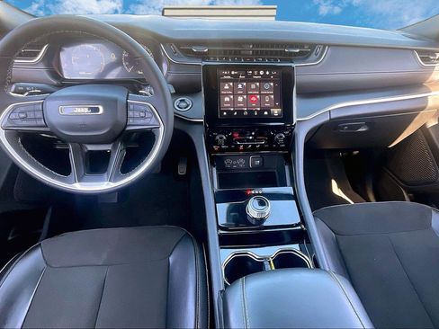 Certified 2023 Jeep Grand Cherokee L Laredo image 15