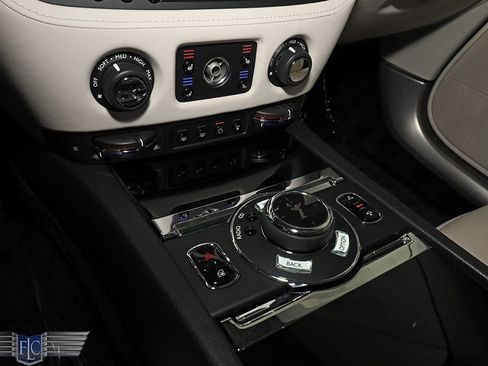 Used 2015 Rolls-Royce Wraith RWD image 26