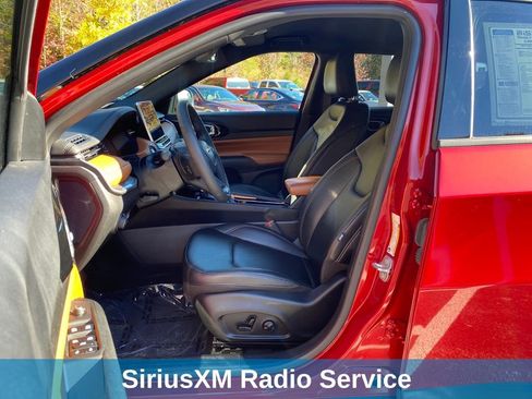 Used 2024 Jeep Compass Limited image 13