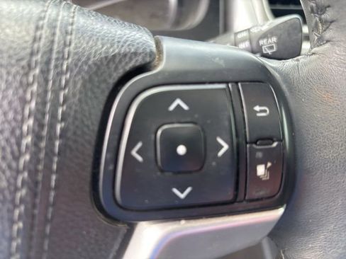 Used 2016 Toyota Highlander Limited FWD image 12