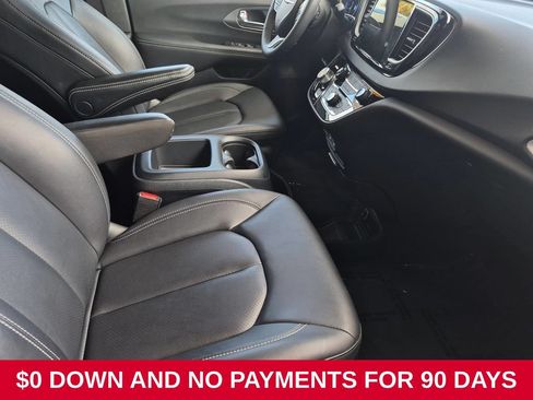 Used 2025 Chrysler Pacifica Select FWD image 26