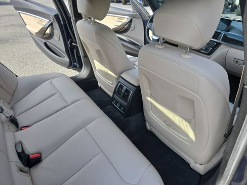 Used 2016 BMW 340i xDrive Sedan image 11