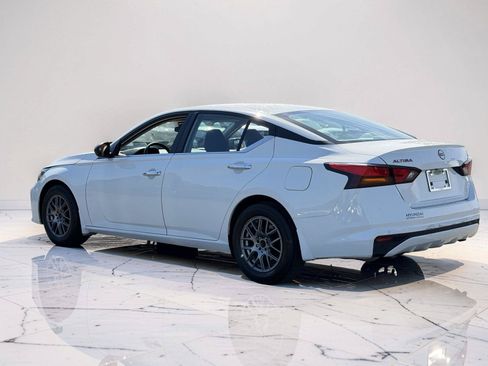 Used 2024 Nissan Altima 2.5 S FWD image 3