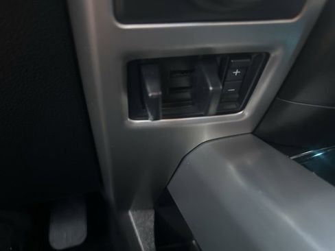 Used 2017 Ford F150 Platinum w/ Equipment Group 701A Luxury image 39