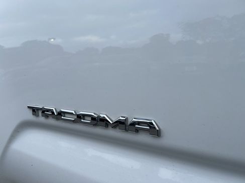 Used 2019 Toyota Tacoma SR5 image 9