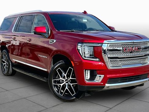 Used 2022 GMC Yukon XL SLT w/ SLT Premium Package AWD/4WD image 3