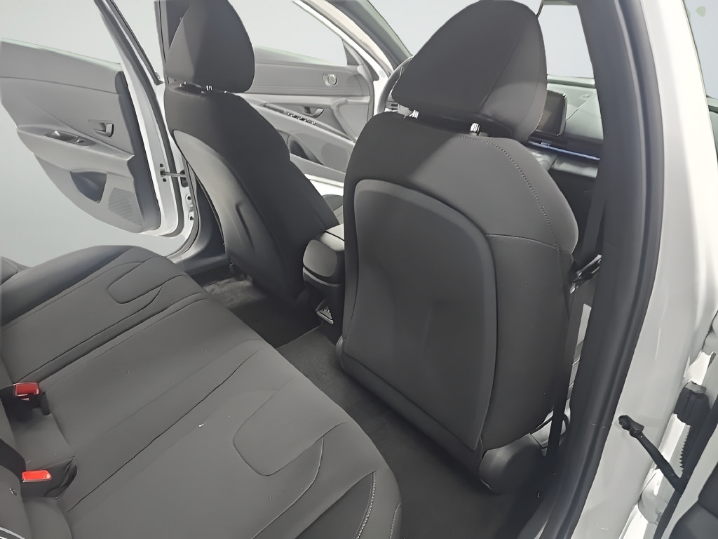 New 2026 Hyundai Elantra SEL FWD image 14