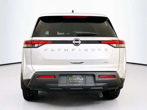 Used 2024 Nissan Pathfinder S image 7