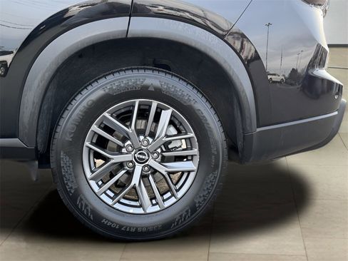 Used 2024 Nissan Rogue S image 33