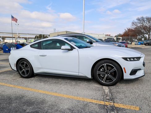 Used 2024 Ford Mustang Premium image 7