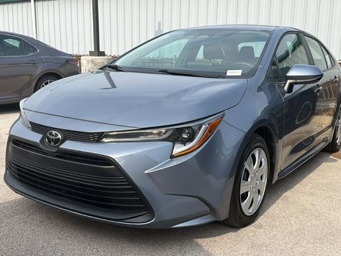 Used 2025 Toyota Corolla LE FWD image 16