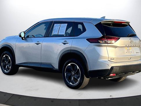 Used 2024 Nissan Rogue SV image 6