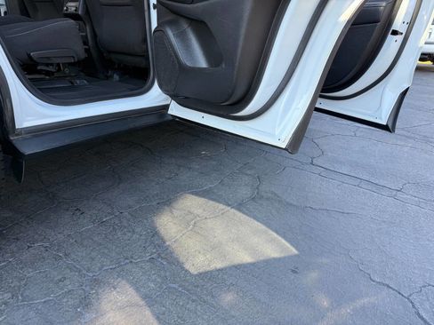 Used 2019 GMC Acadia SLE w/ Driver Alert Package I image 9