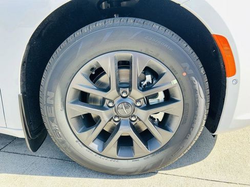 New 2026 Chrysler Pacifica Select w/ Quick Order Package 2EV image 43