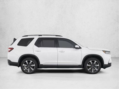Used 2024 Honda Pilot Touring image 8