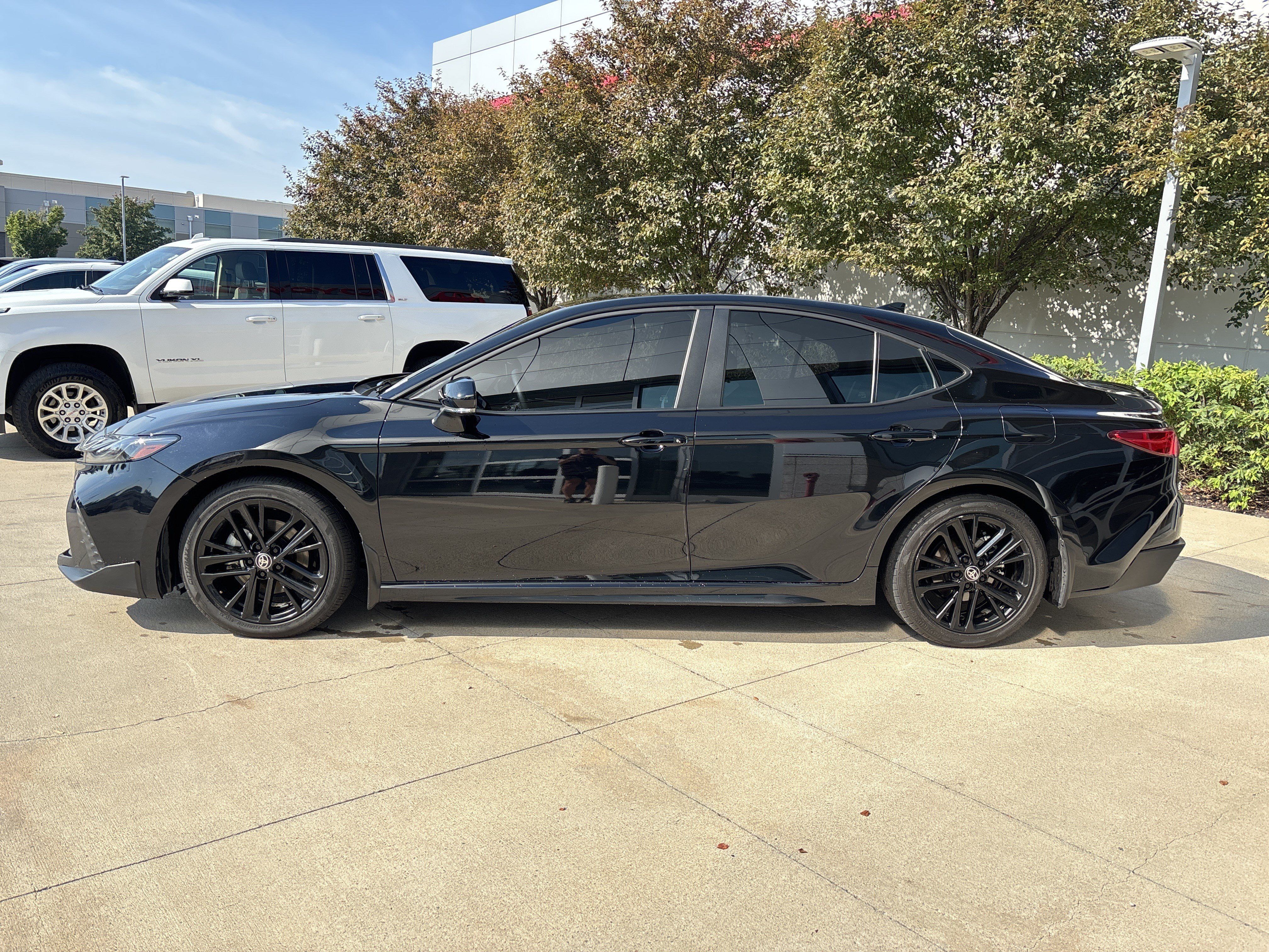 Used 2025 Toyota Camry SE FWD image 9