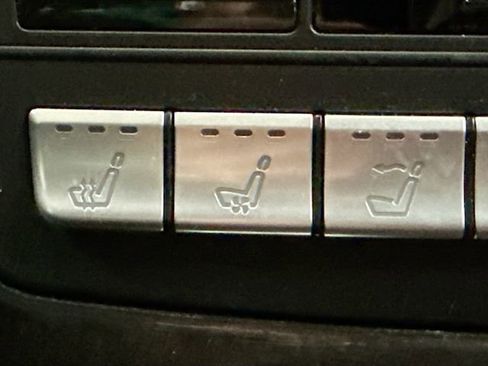 Used 2013 Mercedes-Benz SL 550 w/ Premium Pkg image 22