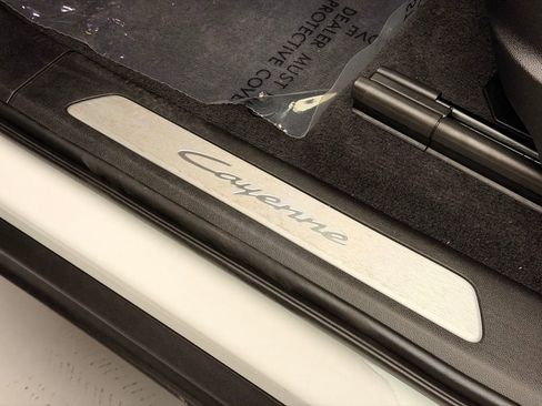 Used 2024 Porsche Cayenne Coupe image 23