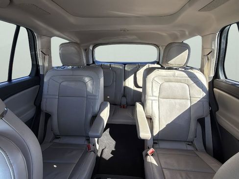 Used 2020 Lincoln Aviator Reserve w/ Equipment Group 202A image 23