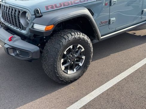 Used 2025 Jeep Wrangler Unlimited Rubicon AWD/4WD image 3
