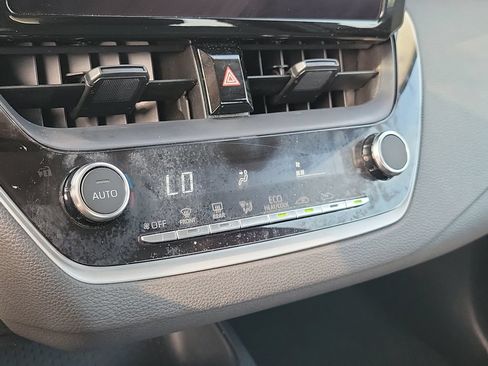 Used 2024 Toyota Corolla LE FWD image 33