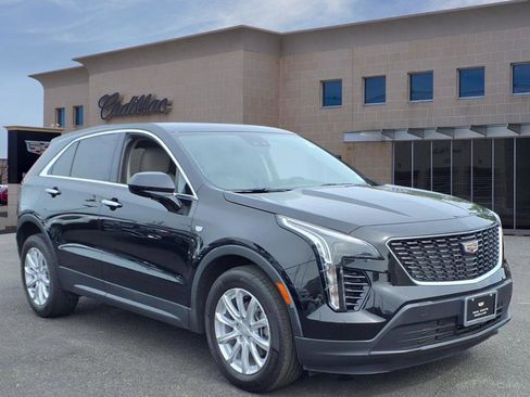 Used 2022 Cadillac XT4 Luxury image 3