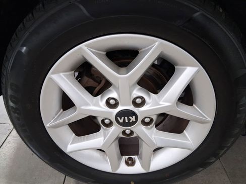 Used 2020 Kia Soul S FWD image 11