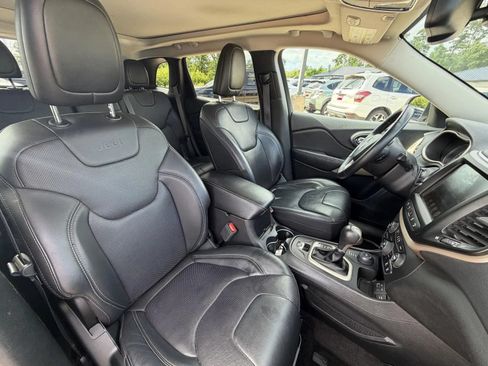 Used 2017 Jeep Cherokee Limited w/ Luxury Group AWD/4WD image 15