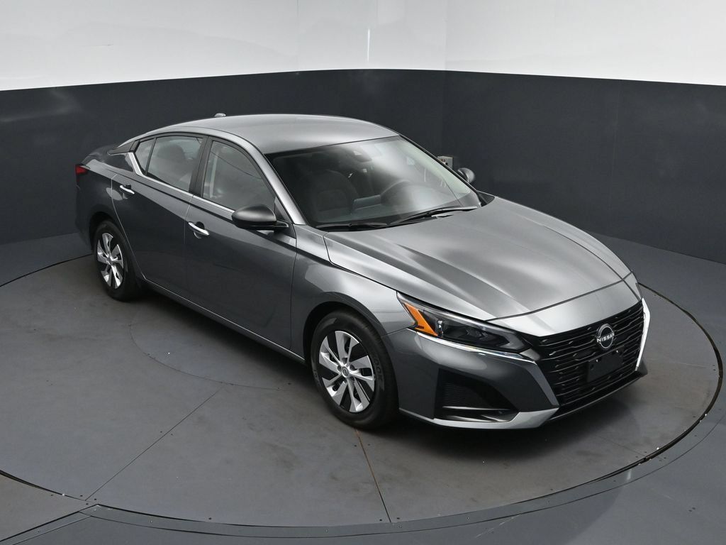 Used 2025 Nissan Altima 2.5 S FWD image 1