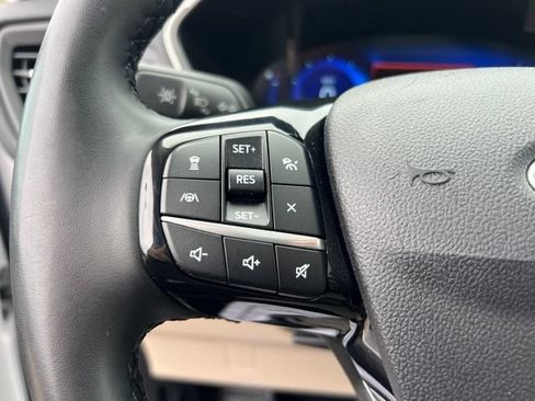 Certified 2022 Ford Escape SEL w/ Technology Package AWD/4WD image 8
