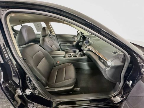 Used 2025 Nissan Altima 2.5 SV FWD image 31
