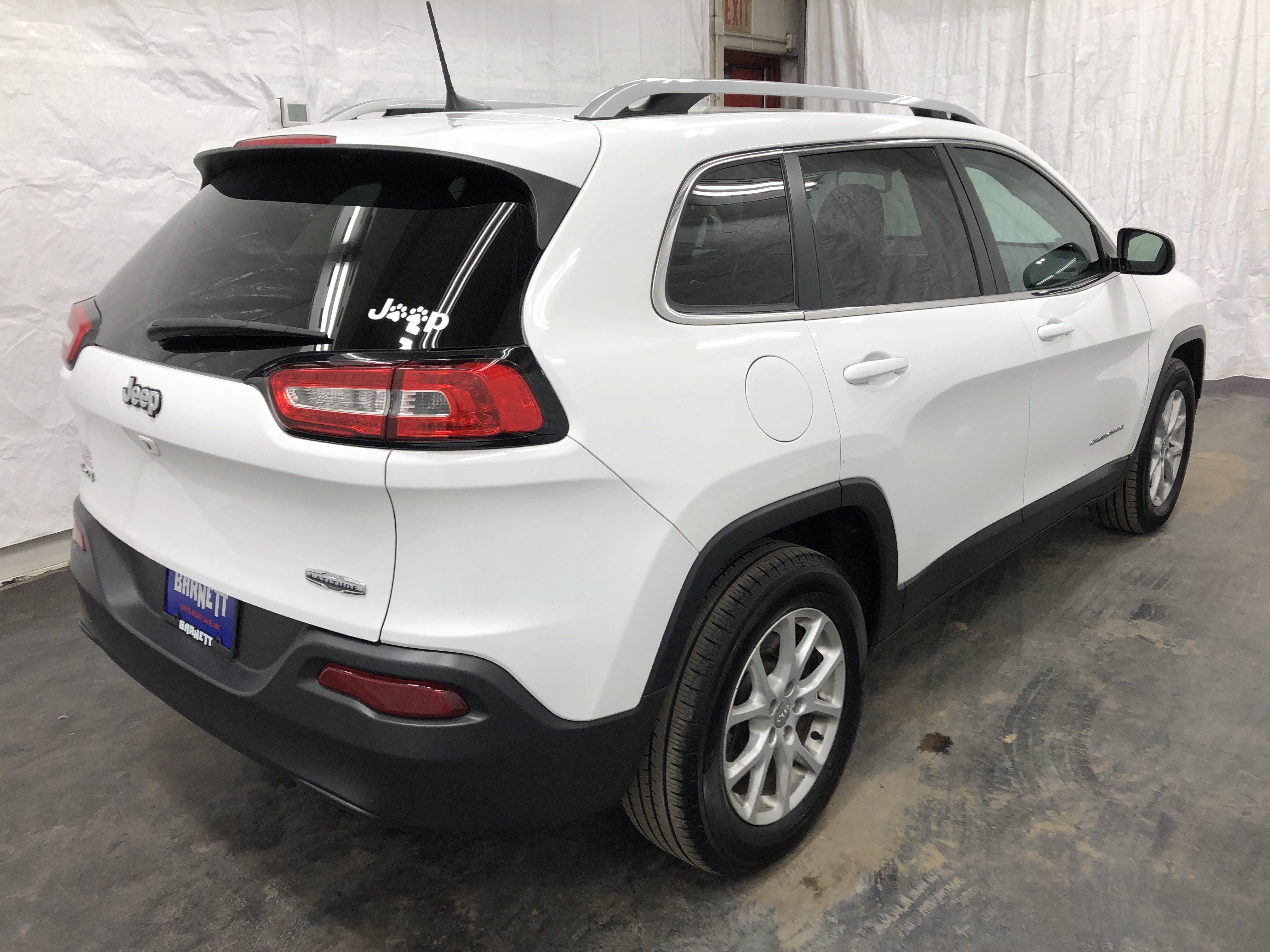Used 2017 Jeep Cherokee Latitude w/ Cold Weather Group AWD/4WD image 4