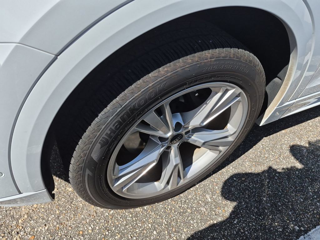 Used 2023 Audi Q8 Premium AWD/4WD image 6