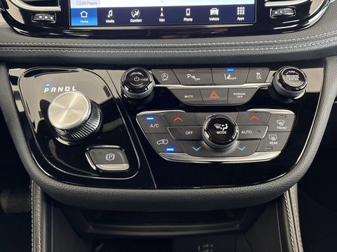 New 2026 Chrysler Pacifica Limited w/ S Appearance Package FWD image 28