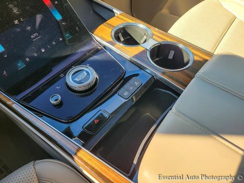 Used 2025 Cadillac Escalade Sport Platinum image 19