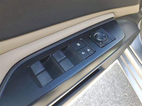 Used 2019 Lexus ES 350 image 25