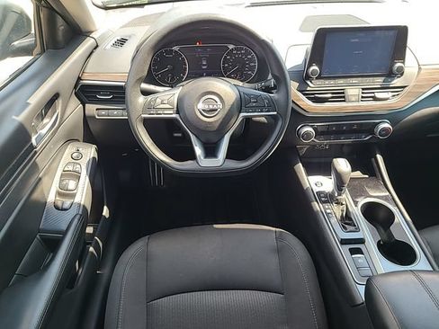Used 2024 Nissan Altima 2.5 SV AWD/4WD image 24