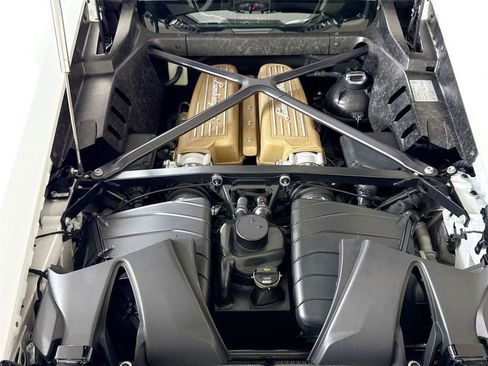Used 2018 Lamborghini Huracan image 24