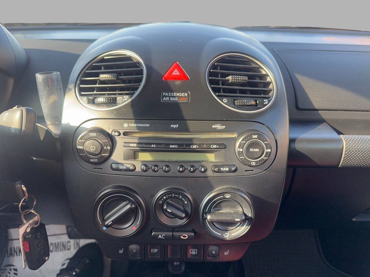 Used 2009 Volkswagen Beetle Blush FWD image 38