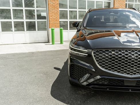 Used 2023 Genesis GV70 3.5T Sport w/ Sport Prestige Package AWD/4WD image 32