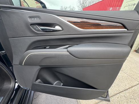 Used 2021 Cadillac Escalade Luxury AWD/4WD image 21