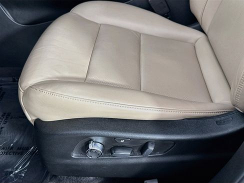 Used 2024 Cadillac XT4 Premium Luxury FWD image 22