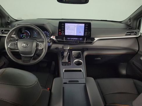 Used 2024 Toyota Sienna XSE FWD image 27