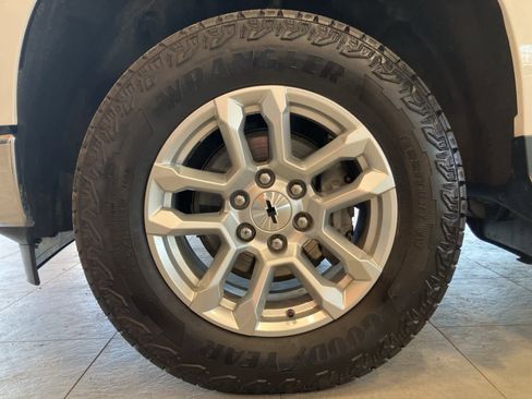 Used 2023 Chevrolet Silverado 1500 LT w/ Z71 Off-Road Package image 9