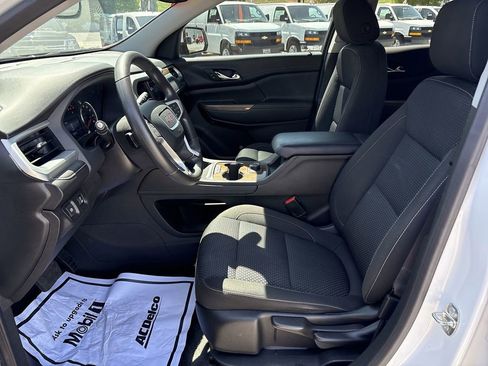 Used 2023 GMC Acadia SLE FWD image 19