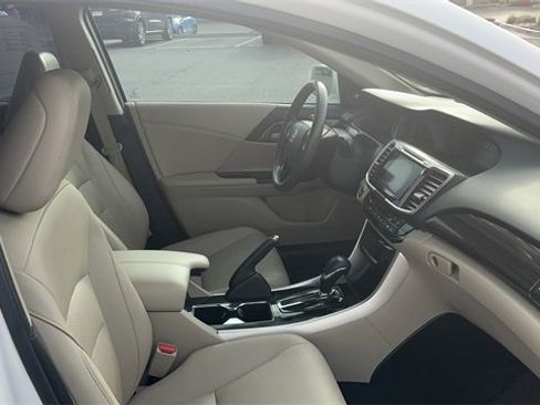 Used 2017 Honda Accord EX-L image 31