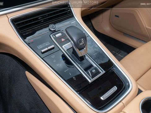 Used 2019 Porsche Panamera RWD image 34
