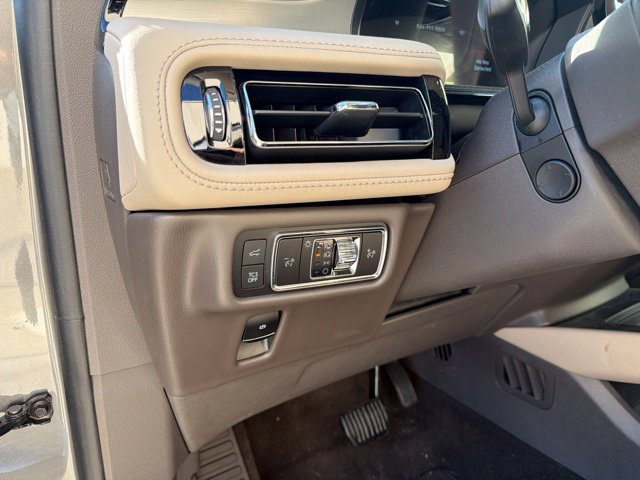 Used 2023 Lincoln Nautilus FWD w/ Premium Package image 20