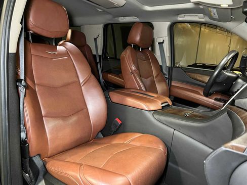 Used 2019 Cadillac Escalade Premium Luxury image 13