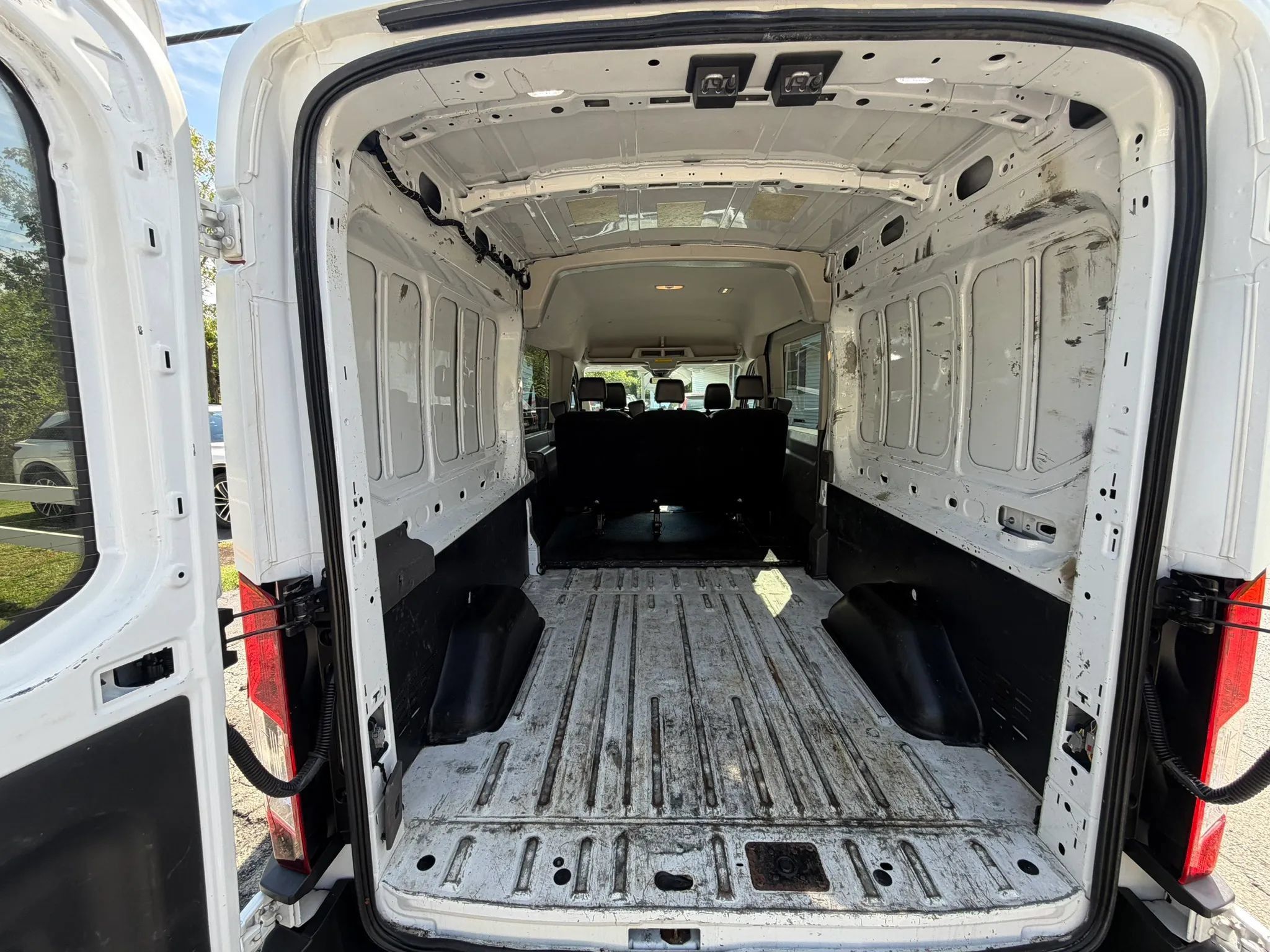 Used 2020 Ford Transit 150 RWD image 28